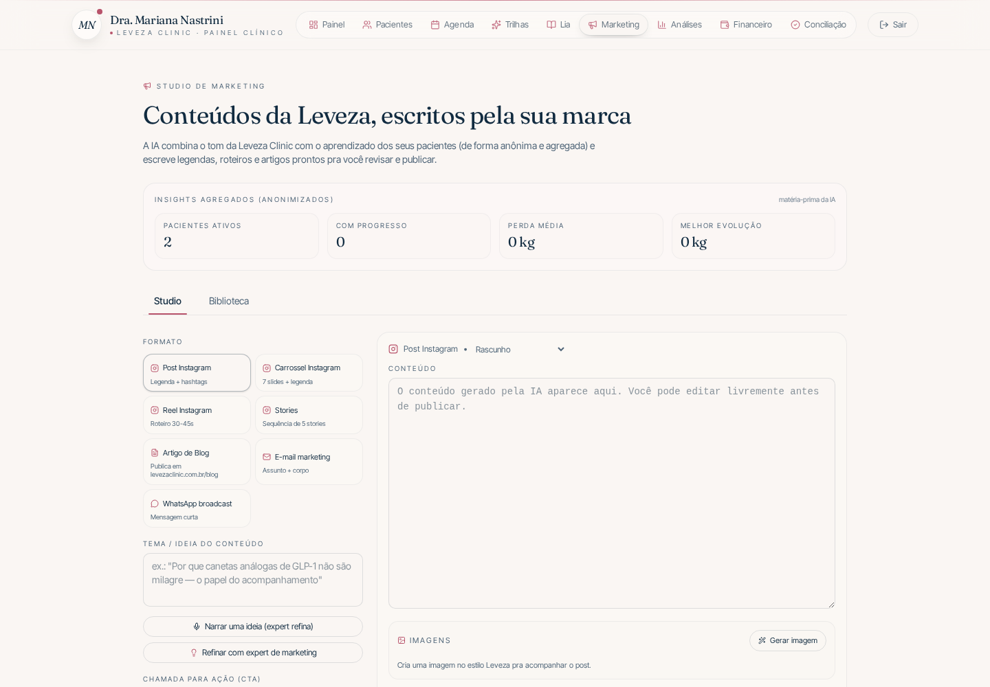 Studio de marketing com IA gerando conteúdos no tom da clínica